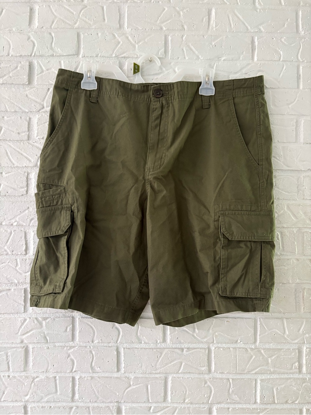 Magellan Outdoors Men's Olive Green Cargo Shorts 36W